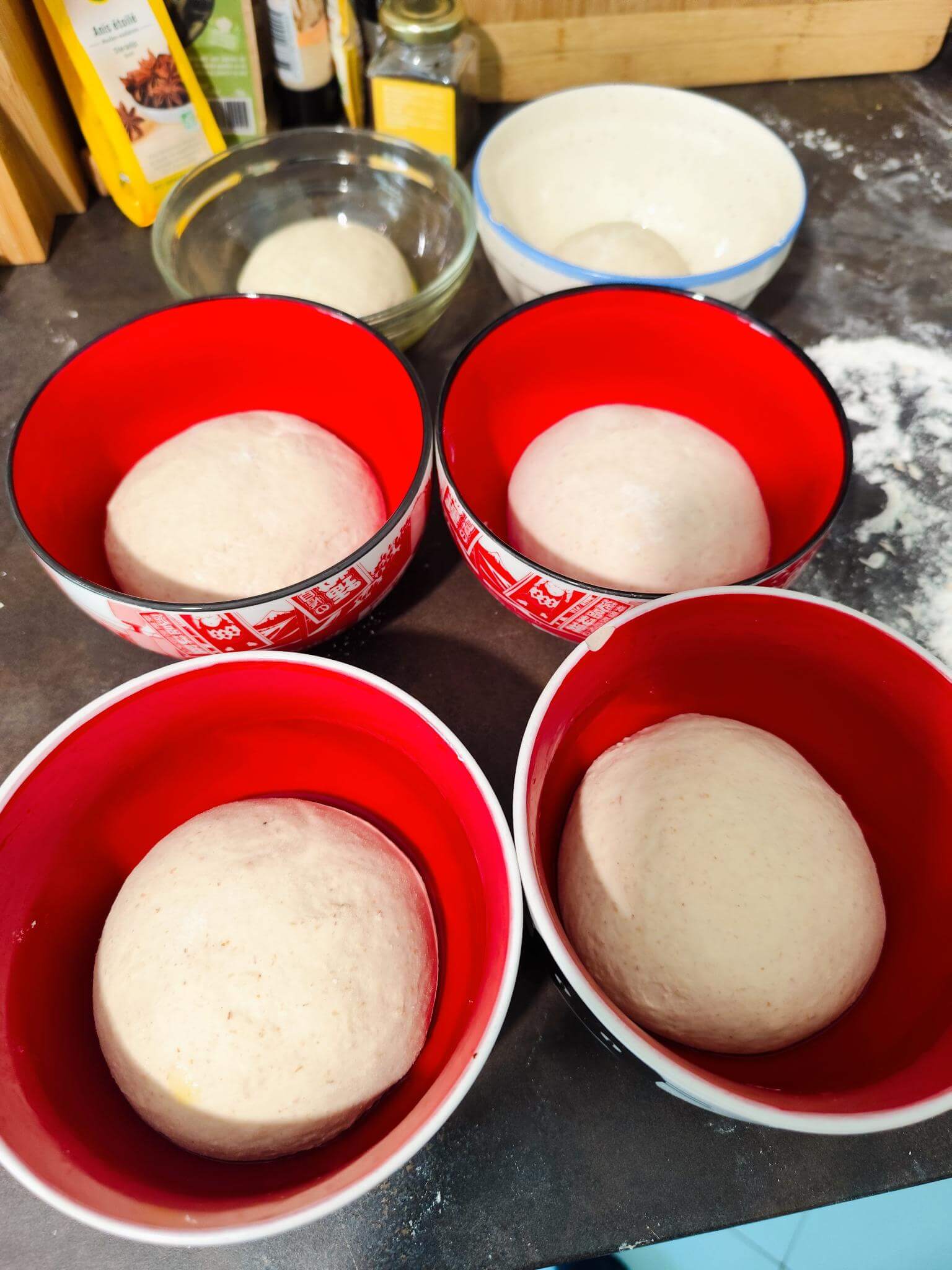 Pâton dans des bols